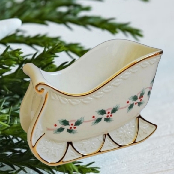 LIKE NEW! IOB Mikasa Porcelain Ribbon Holly Sleigh FK017 Ivory Color With Box - Picture 13 of 15